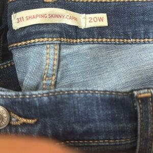 Levi’s Plus Size Women’s 311 Shaping Skinny Capri Denim Jeans 20W